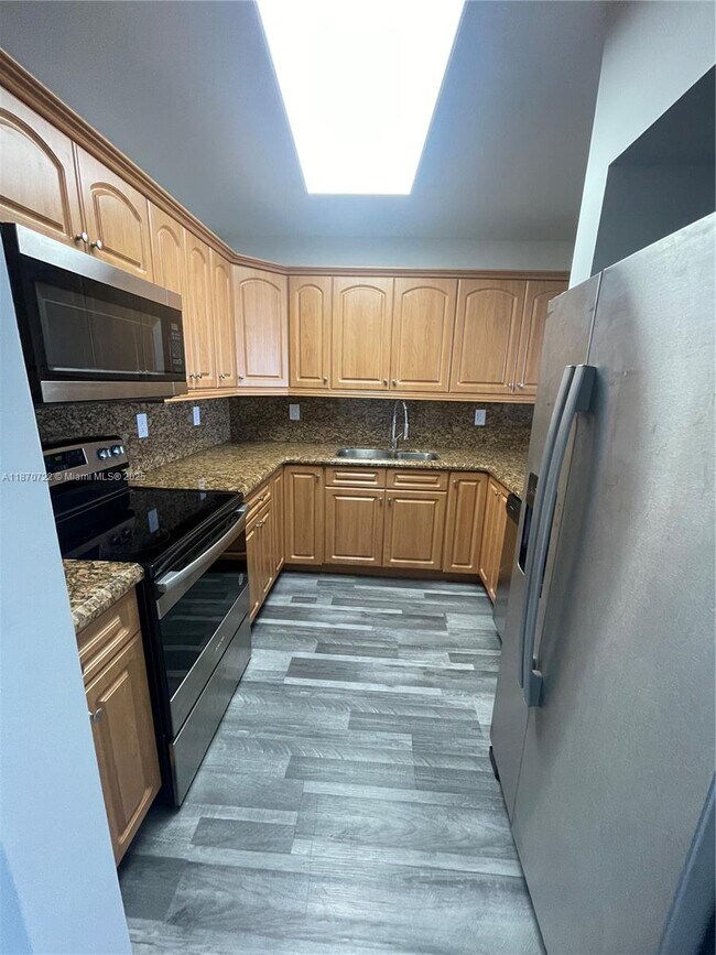 Building Photo - 6930 Miami Gardens Dr