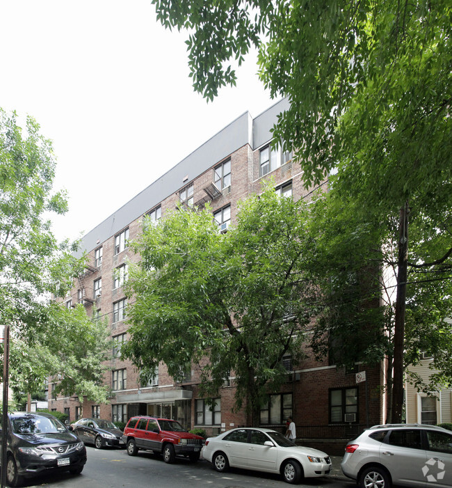 Building Photo - 253 E 202nd St