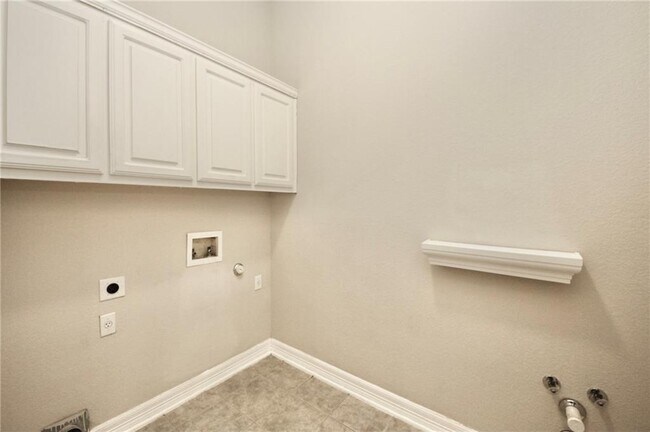 Building Photo - 11608 Spicewood Pkwy