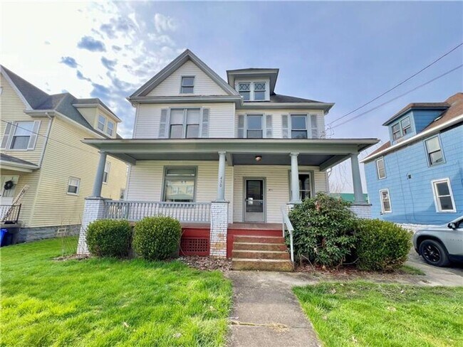 Building Photo - 430 E Sheridan Ave