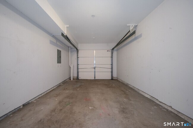 Building Photo - 77 Lyme St