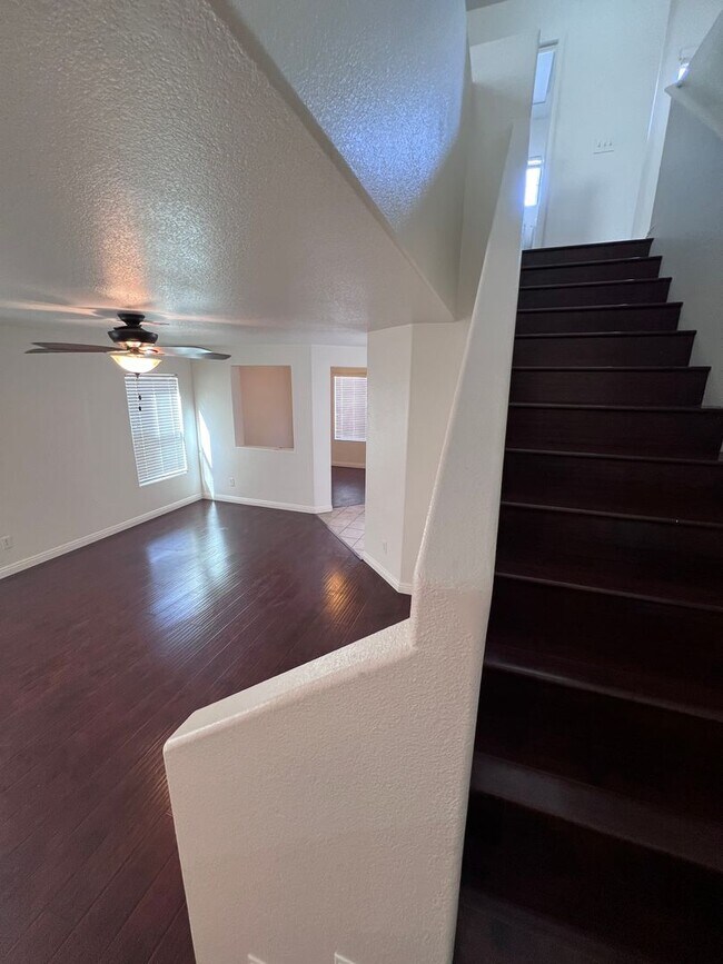 Building Photo - MOVE IN TODAY! 3 bed 2.5 bath home in the ...