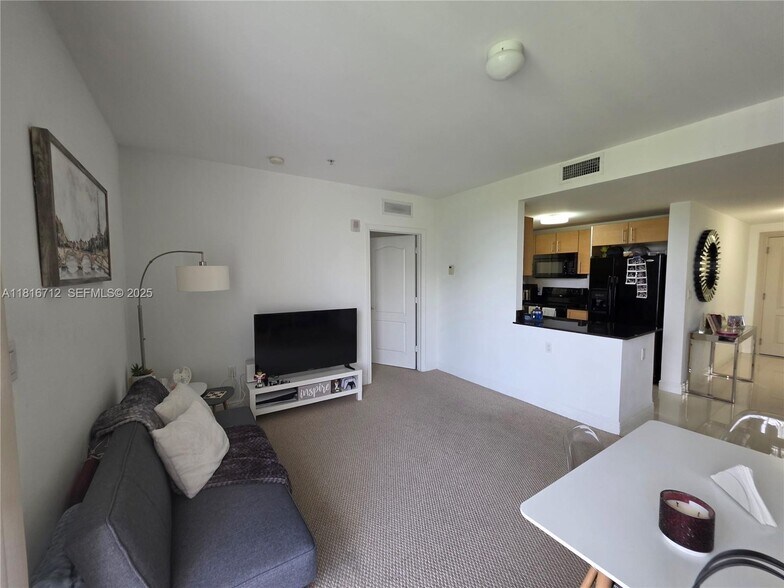 Building Photo - 2701 SW 3rd Ave