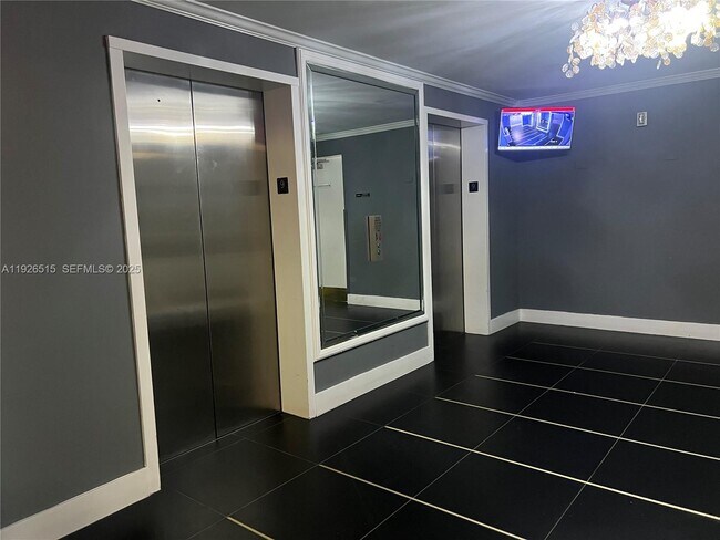 Building Photo - 5225 Collins Ave