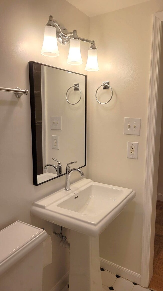 Building Photo - 2755 Ordway St NW