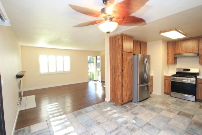 Building Photo - Charming 3-Bed, 2-Bath Single-Story Condo ...