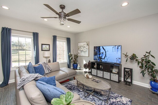 Building Photo - Spacious Home with Hot Tub, Fenced Yard an...