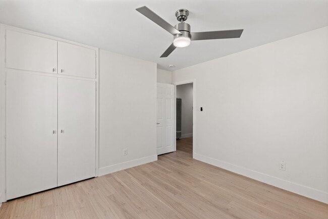 Building Photo - Welcome to your new home in the vibrant Bay Ho neighborhood!