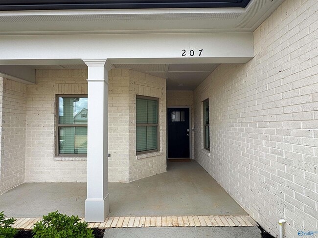 Building Photo - 207 Osceola Cir