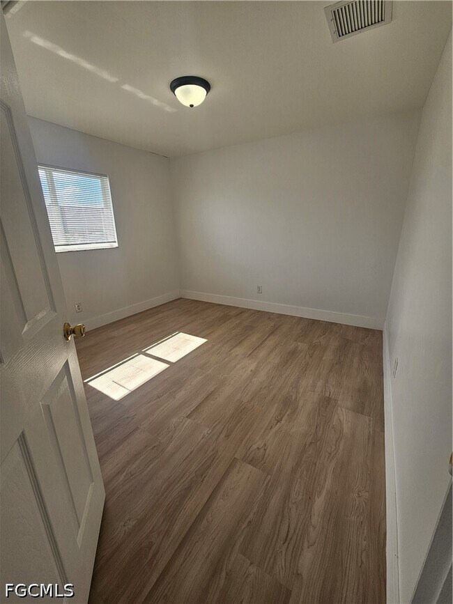 Building Photo - 1247 Bacon Ave