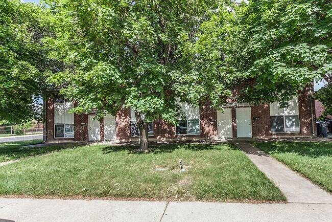 Building Photo - 1606 N Estrella Ave