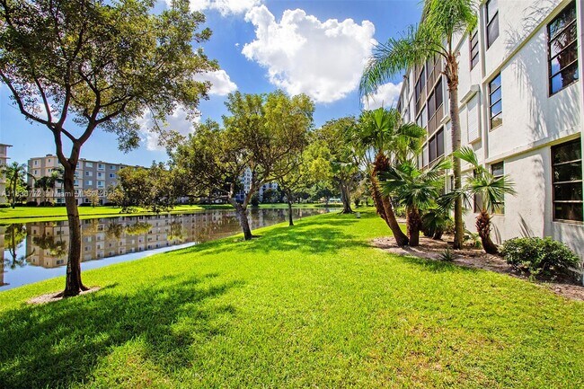 Building Photo - 2213 Cypress Island Dr