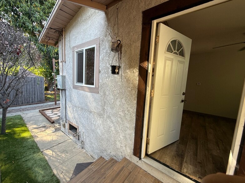 Building Photo - 2661 Newell St