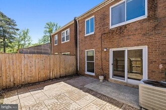 Building Photo - 218 Stevenson Sq S