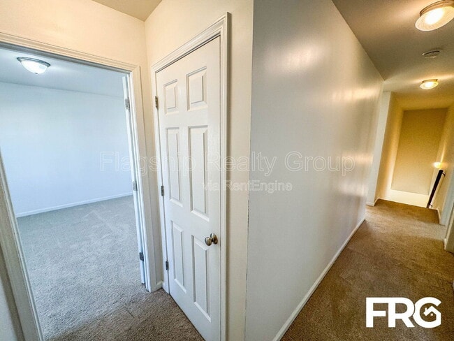Building Photo - 1021 Jade Ln