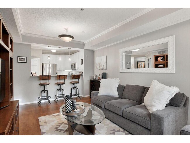 Building Photo - 645 N 1st St