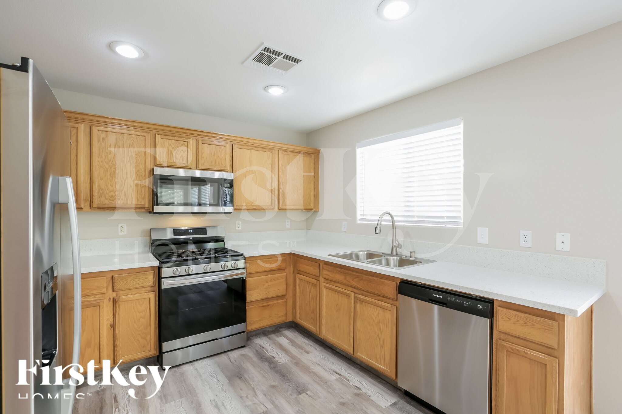 Building Photo - 5681 Woods Crossing St