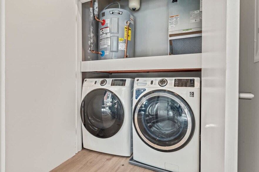 Building Photo - 916 N Delaware Ave