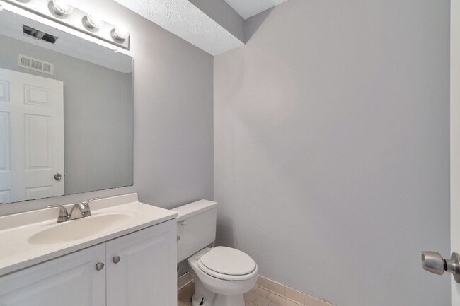 Building Photo - 4641 Hampton Chase