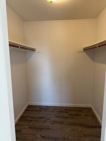 Building Photo - 1084 Baden Ave