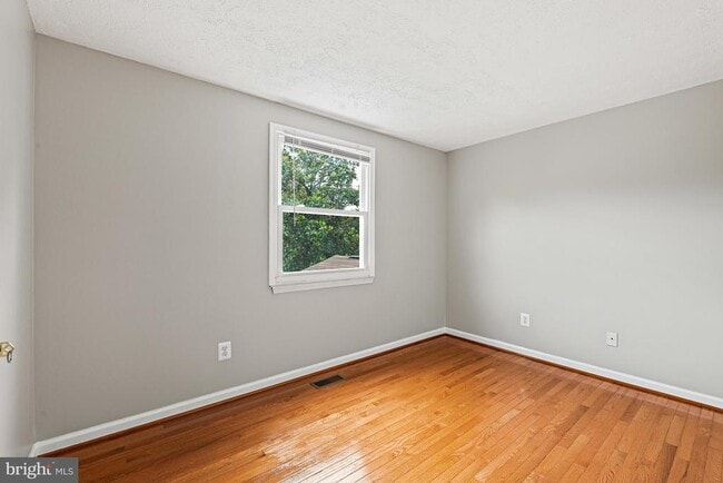 Building Photo - 9409 Mirror Pond Dr