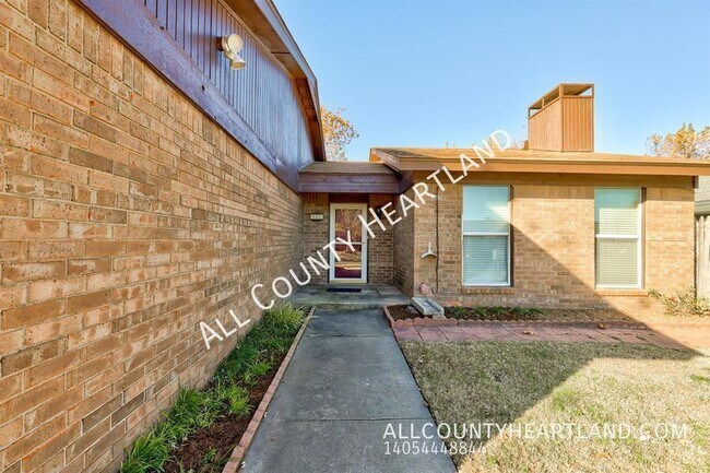 Building Photo - 841 N Robinson Ave