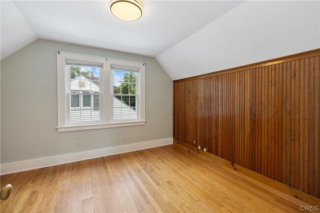 Building Photo - 448 Buckingham Ave