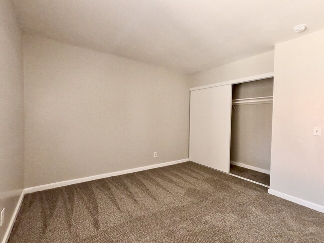 Building Photo - 3-Bed, 2-Bath Gem Condo for Rent in Vibran...