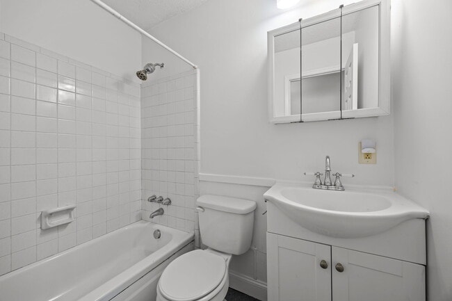 Building Photo - 110 Moore Rd