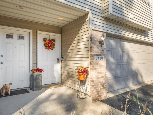 Building Photo - This is a must see