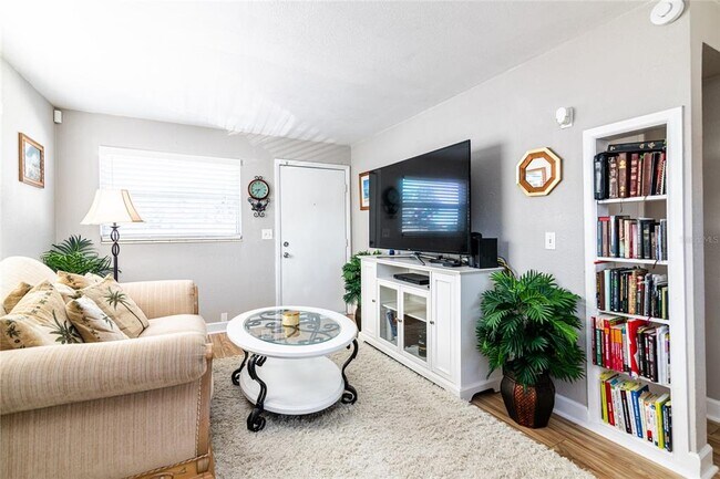 Building Photo - 5434 9th Ave N