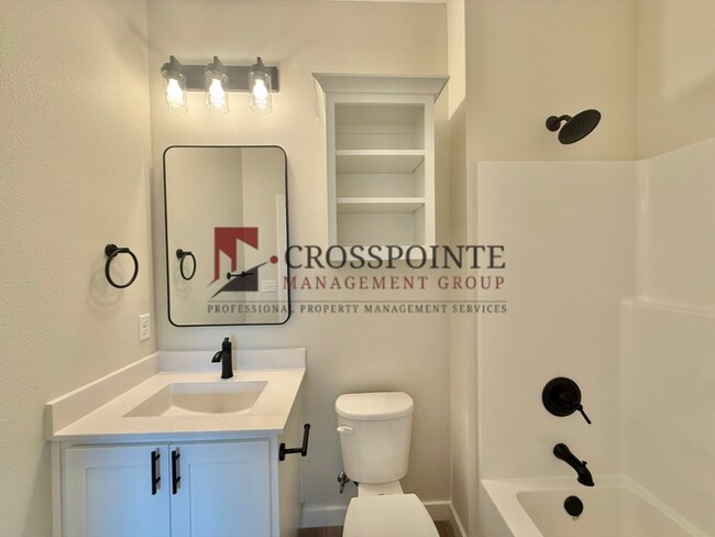 Building Photo - Stunning 3 bedroom 2 bathroom Home!