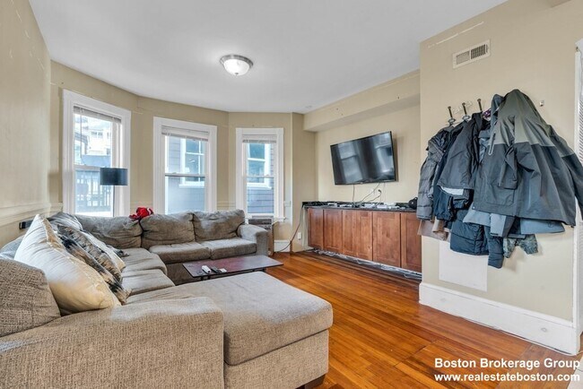 Building Photo - 180 Saint Alphonsus St