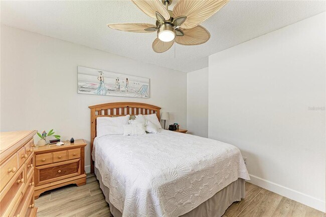 Building Photo - 405 Bayside Ln