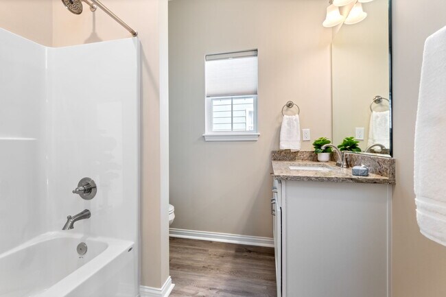 Building Photo - 867 Rosemary Ln