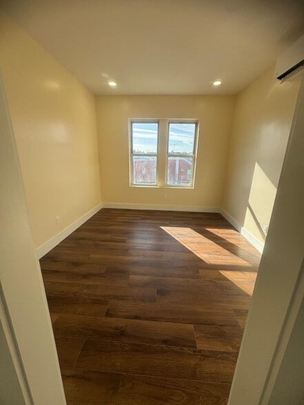 Building Photo - 91-04 43rd Ave