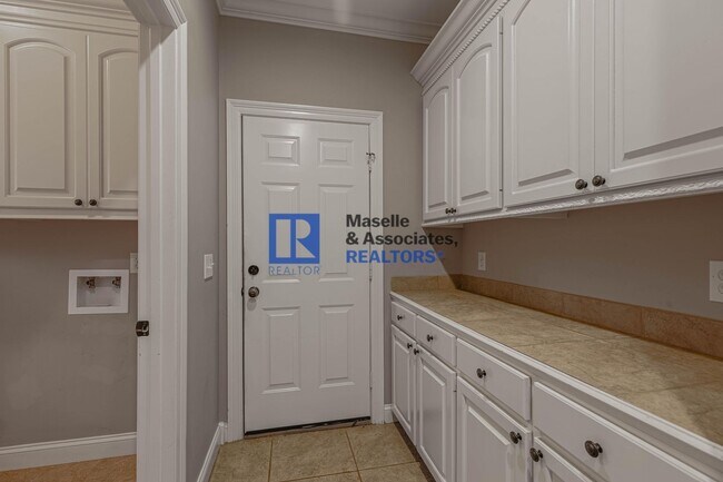 Building Photo - 403 Evian Way