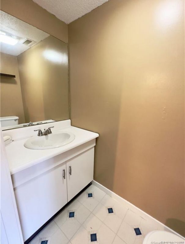 Building Photo - 1425 Quinnipiac Ave