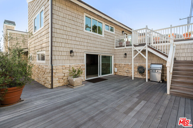 Building Photo - 26956 Malibu Cove Colony Dr