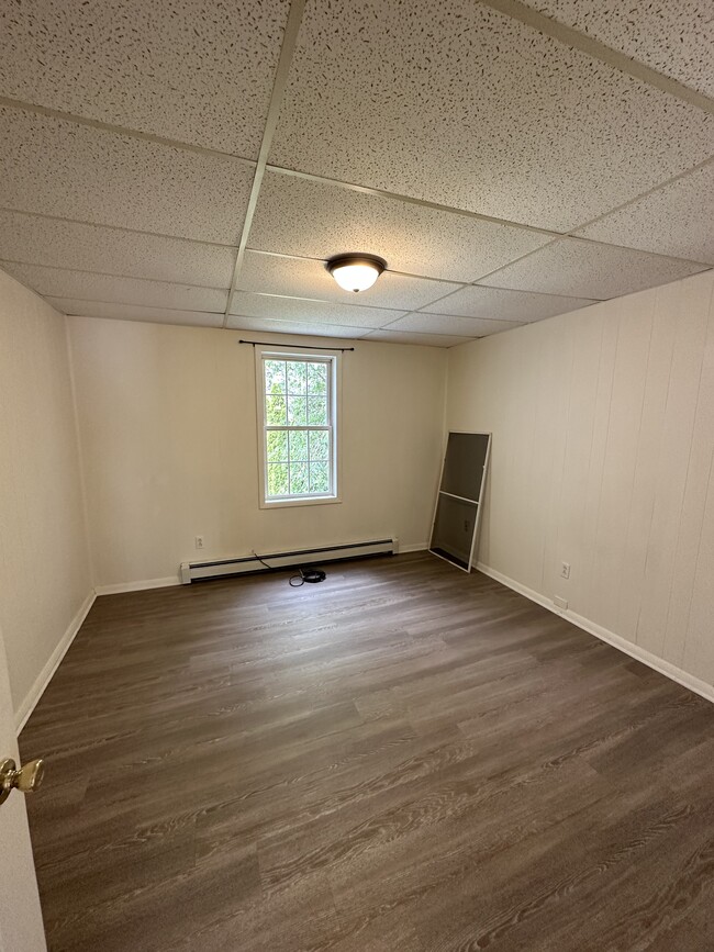 Building Photo - 148 Monroe St