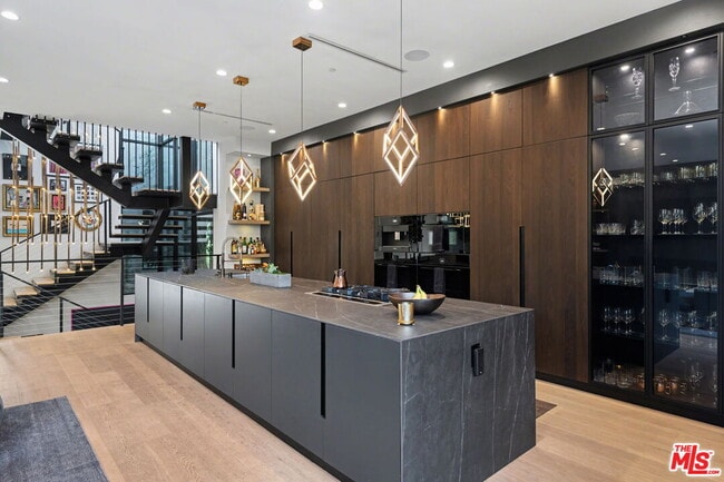 Building Photo - 418 N Sweetzer Ave