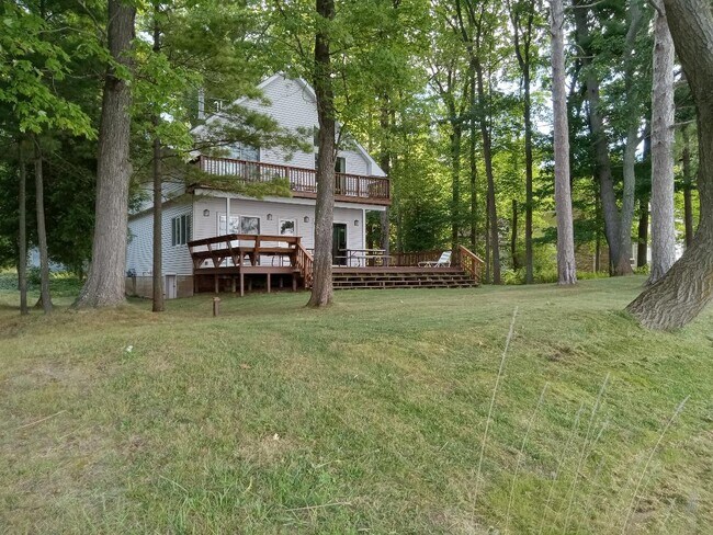 Building Photo - 8077 Woodland Dr