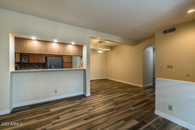 Building Photo - 9708 E Vía Linda