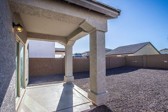 Building Photo - Home at Mission Royal Resort Living Community! 5bd 3ba 2688sqft!