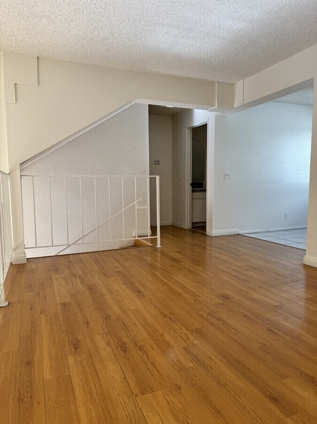 Building Photo - 209 N. Nicholson-D