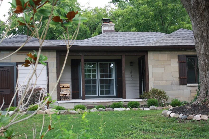 Primary Photo - 1515 E Maxwell Ln