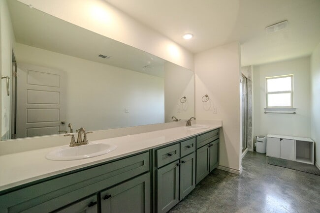 Building Photo - 770 Freedom Cir