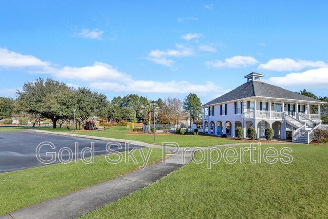 Building Photo - 124 Hall St