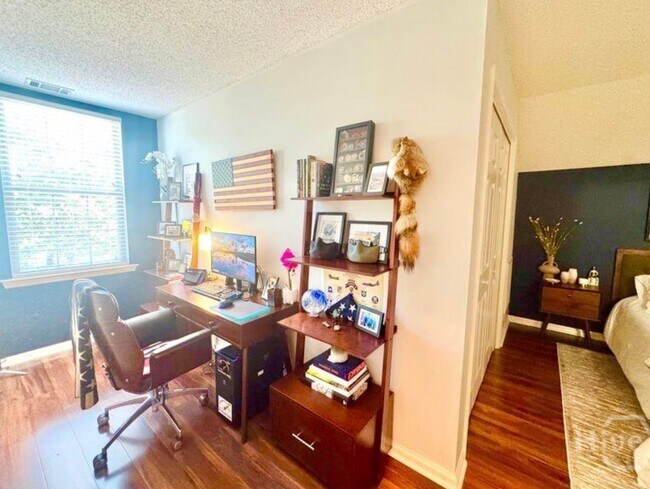 Building Photo - Beautifully designed end unit townhome Available 1/6/26