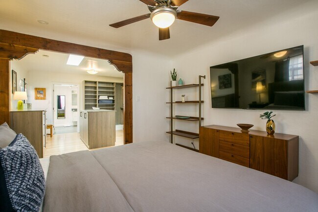 Building Photo - 610 Carlisle Blvd SE